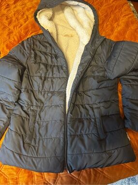 Hollister Women's black  Hooded Puffer Jacket with Sherpa Lining
